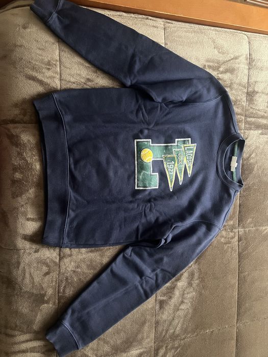 Camisola azul com logotipo da lacoste