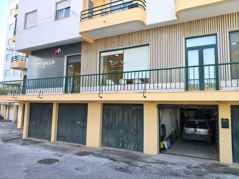 Garagem à Venda em Arruda dos Vinhos – 45,5 m² com WC e Contadores Independentes