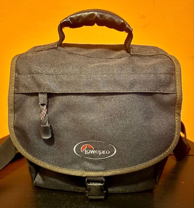 Estojos para máquinas e material fotográfico