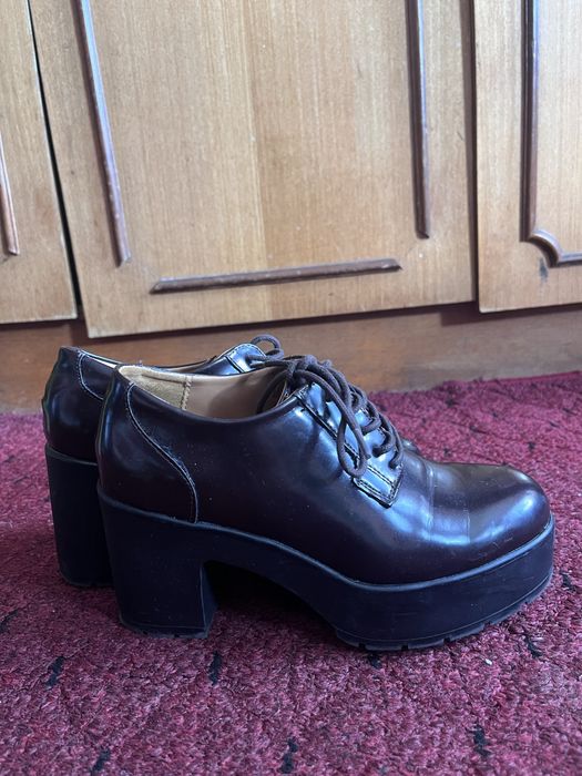 Віддам жіноче взуття