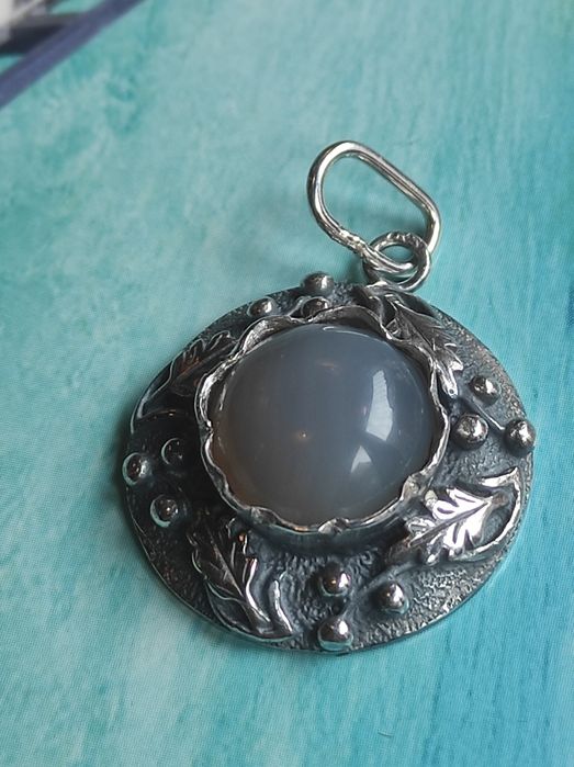 Srebrna zawieszka dębowa z agatem