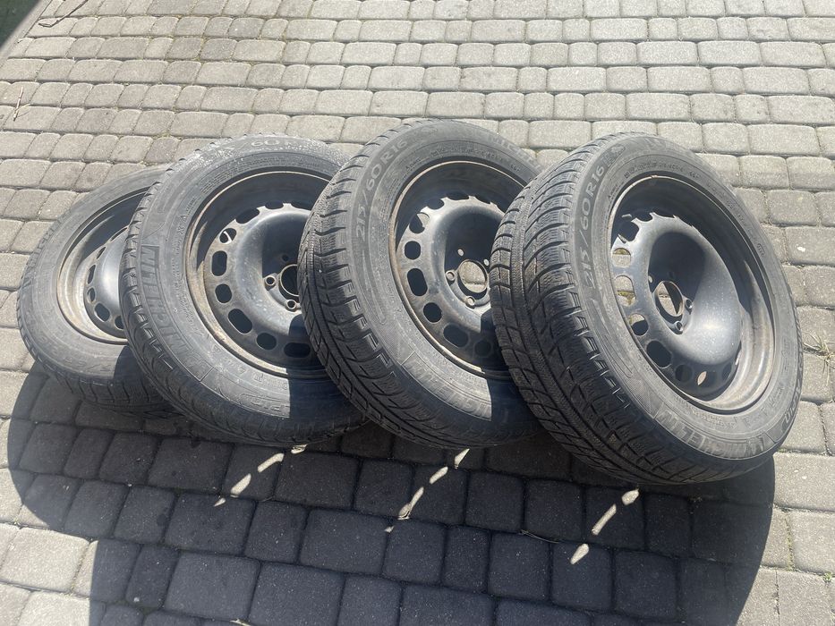 Komplet felg z oponami zimowymi