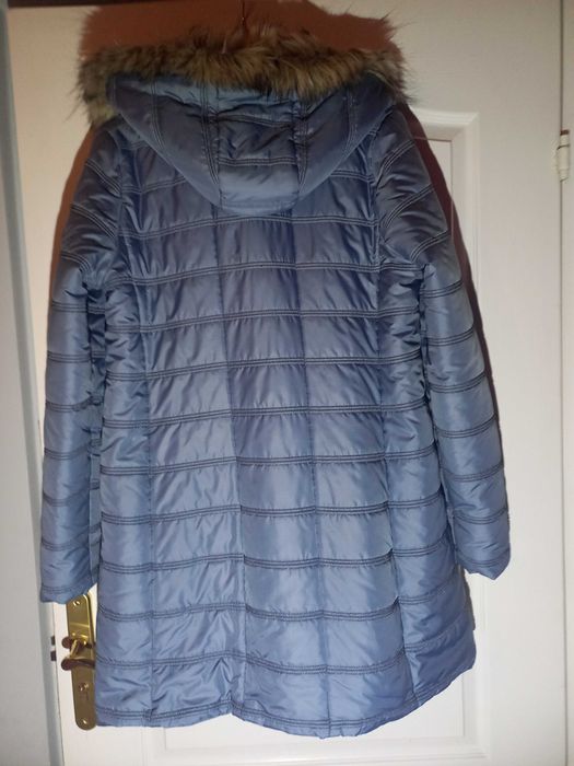 Ciepła lekka pikowana kurtka nr 42 z kapturem z futerkiem