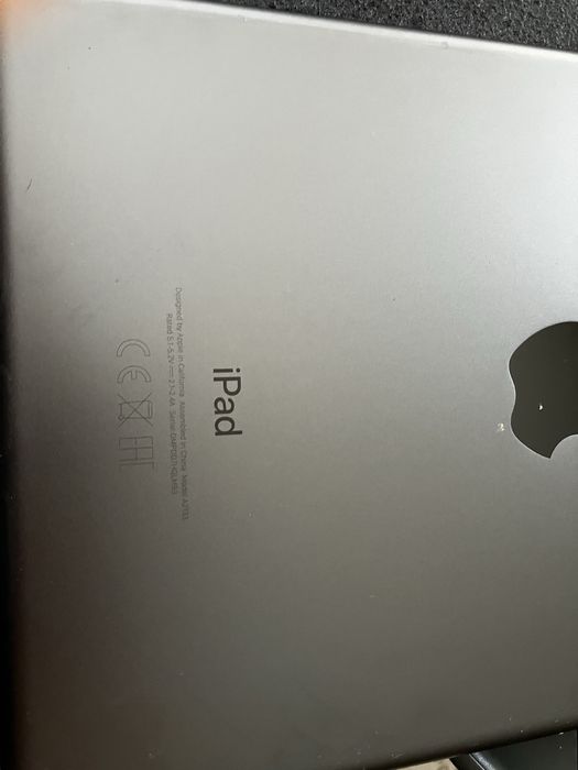 Ipad mini geração 5 com acessórios e capa dura