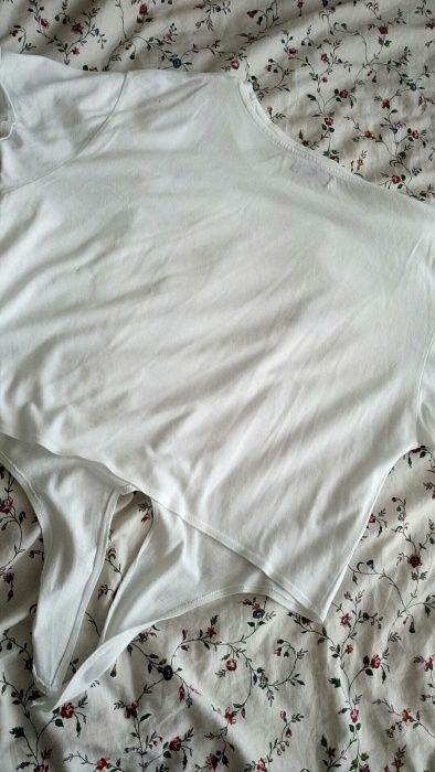 Crop top biał z wiązaniem