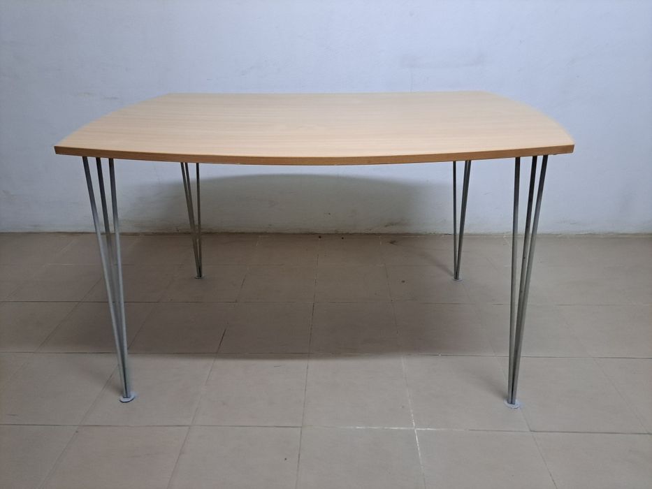 conjunto mesa e cadeira