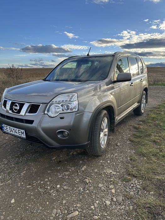 автомобіль Nissan
