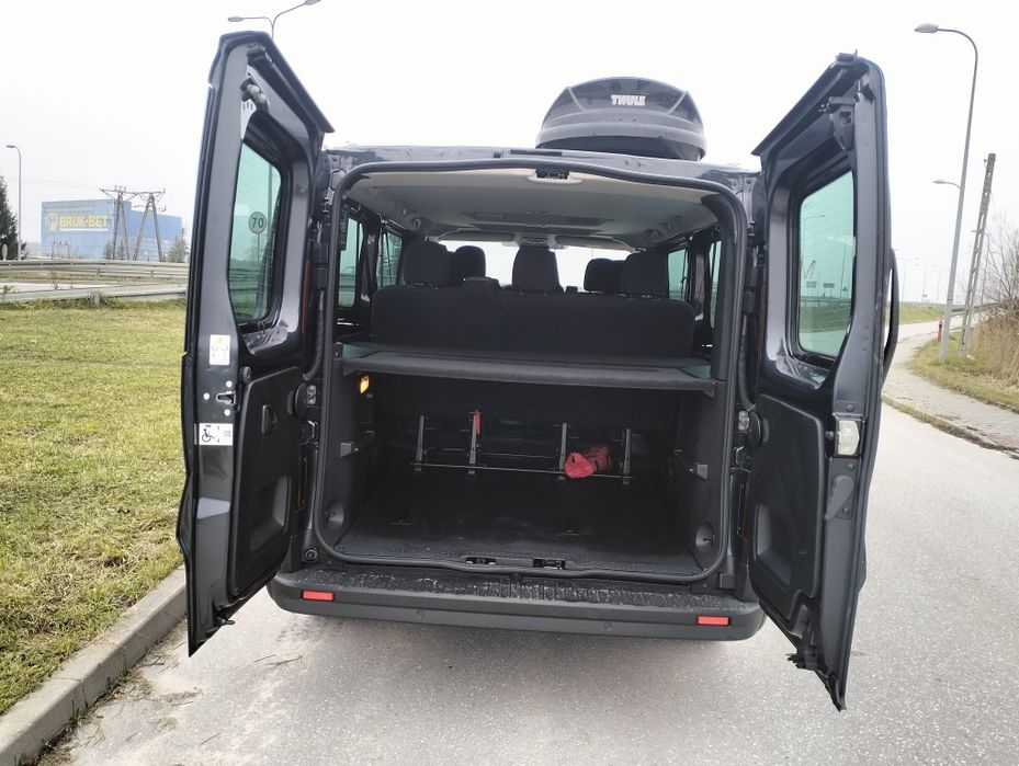 Renault Trafic 2025 - 9 osobowy bus do wynajęcia!