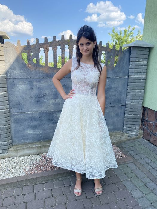 Сукня довжиною міді