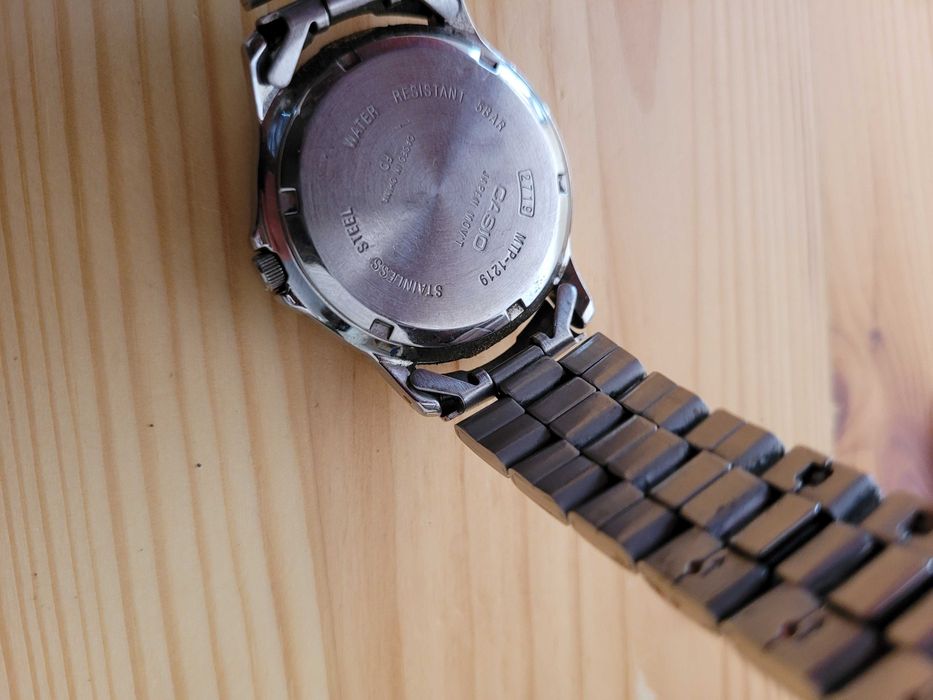 Casio zegarek z bransoletą