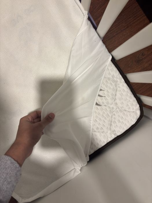 Berço com colchão e capa impermeável