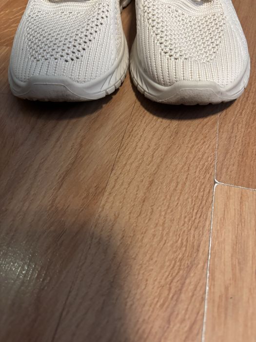 Damskie lekkie bezowe sneakersy 40