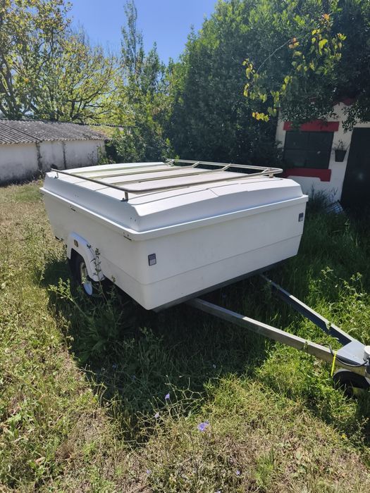 Atrelado tenda com avançado