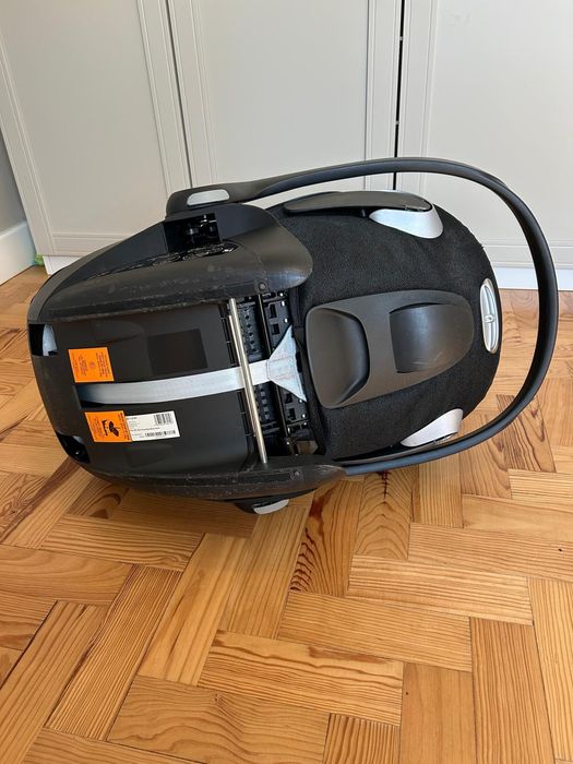Cadeira Auto de Bebé Cybex CLOUD Z2 i-SIZE Plus
Cor Deep Black