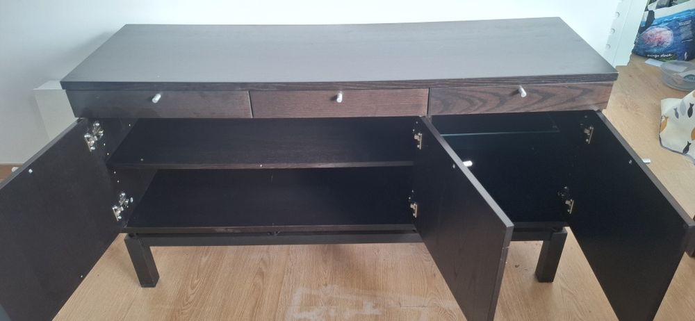 Aparador madeira escura IKEA, BJURSTA