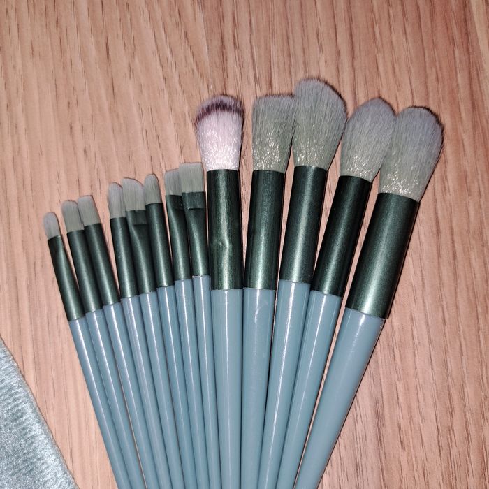 Zestaw 13 pędzli do makijażu