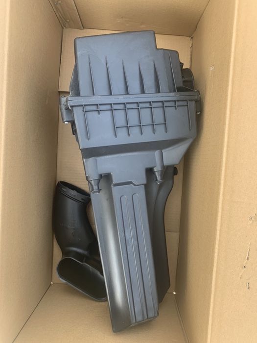 Корпус воздушного фильтра Ford Fiesta 1.6 USA