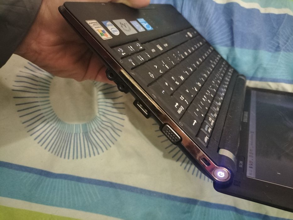 Computador com programa de bordados.