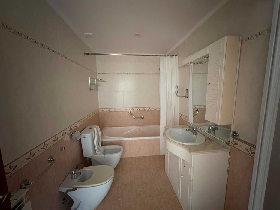 Arrenda-se, Apartamento 4 assoalhadas, Portais da Arrábida