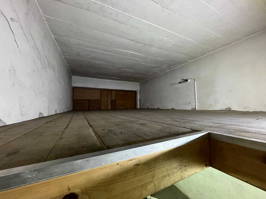 Arrendo garagem de 15m2 com mezzanine