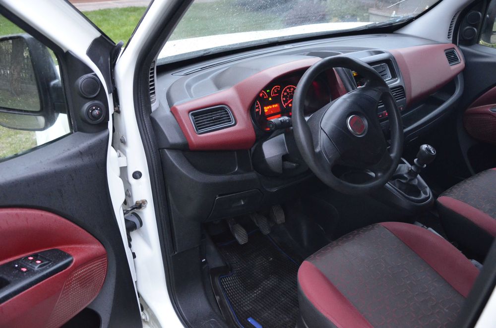 FIAT Doblo 1.6JTD MAXI - uszkodzony jeżdżący