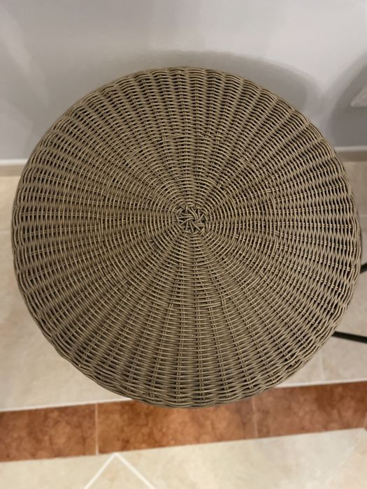 Cadeira e mesa Area em PVC e aço