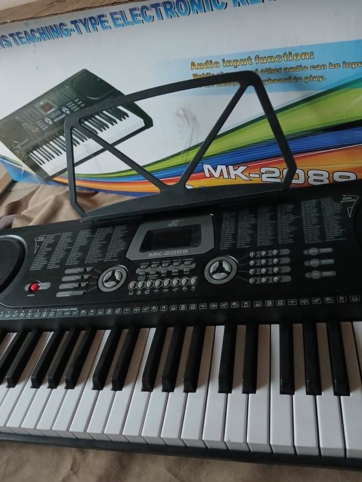 Електронний синтезатор MK-2089