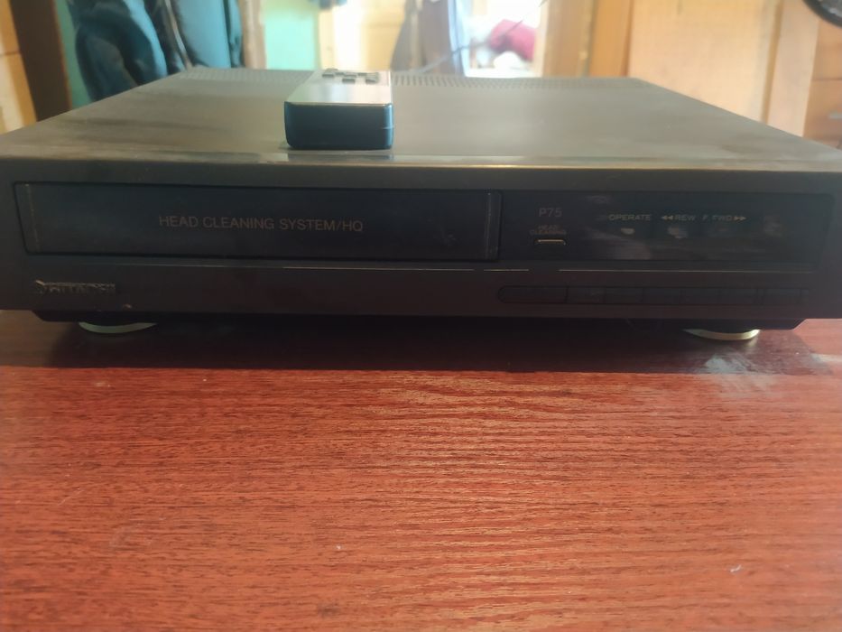 Magnetowid VHS. Hitachi