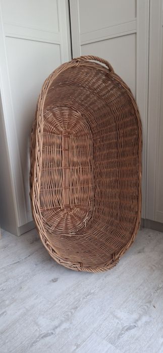 Duży wiklinowy kosz