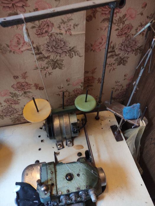 Промышленный оверлок станок на 4 нитки