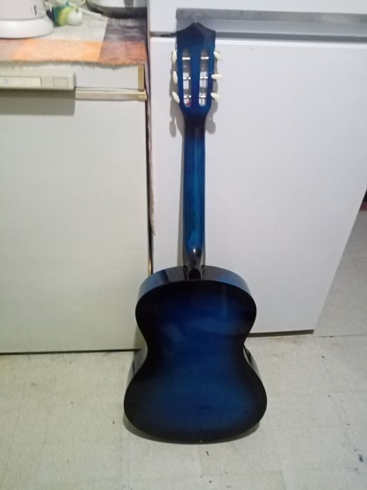 Guitarra com corda partida