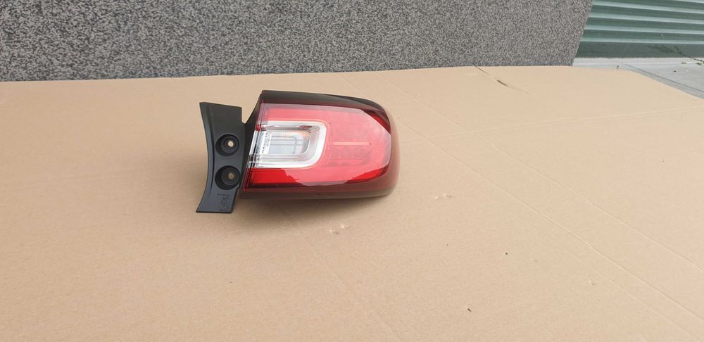 Renault clio IV 4 lift hatchback prawa lampa led tylna w błotnik