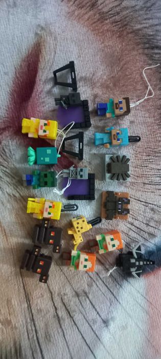 Figurki minecraft kinder joy