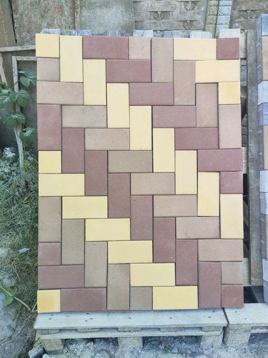 Тротуарная плитка и бетонные заборы в Aлександрии