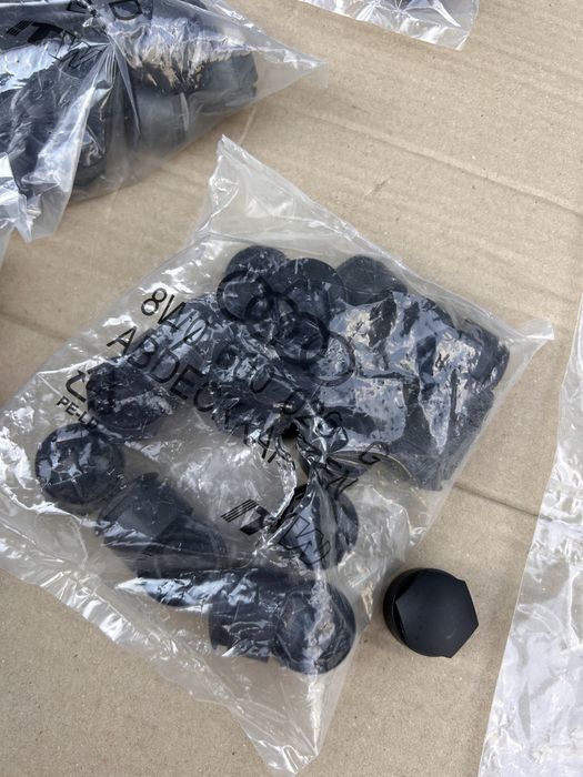 Декоративний ковпачок на болти Audi , 8w0600026