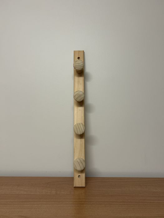 Cabide de madeira para fixar