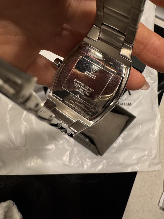 Продам часы брендовые Guess в камнях Swarovski
