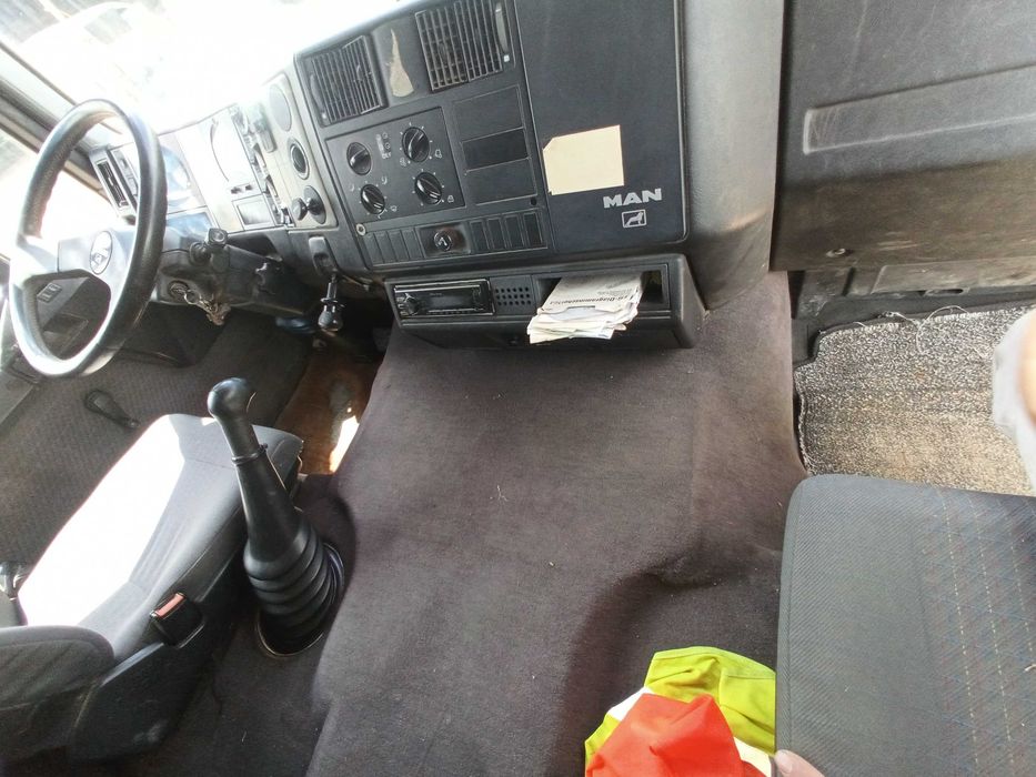 MAN 25.284 – Ano 2000 – 293 681 km