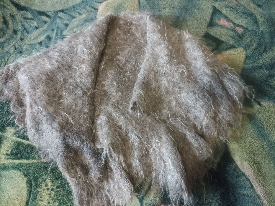 Пуховый платок плотной вязки