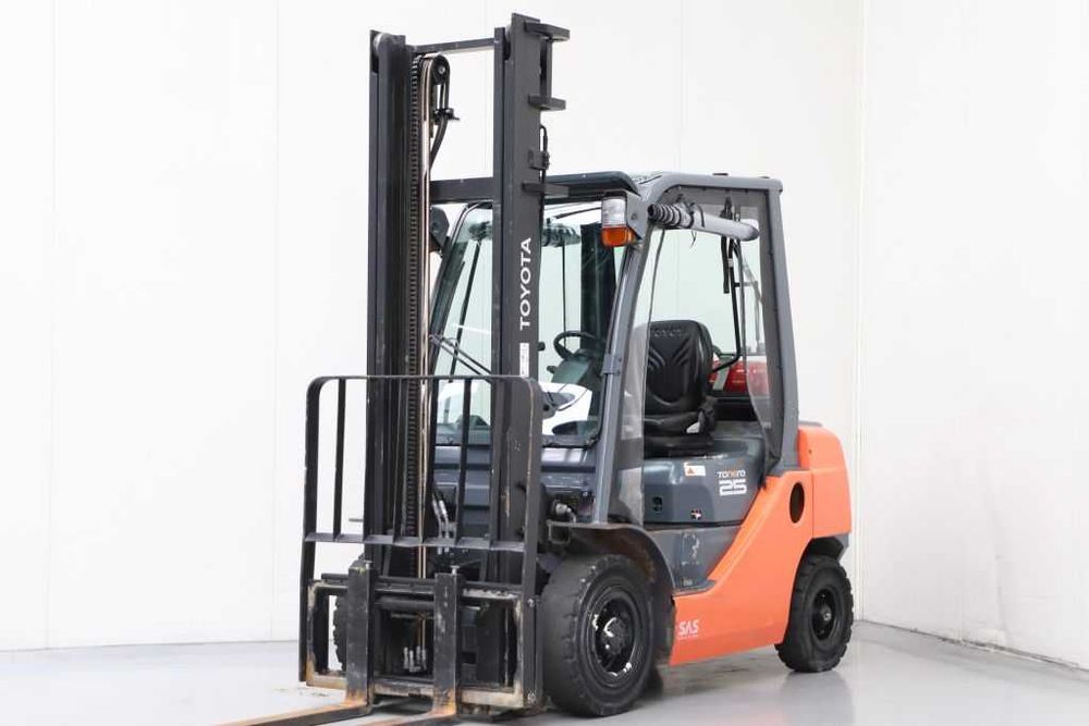 Навантажувач Toyota 2.5 т, вилочний погрузчик газовий, Тойота 2.5 т