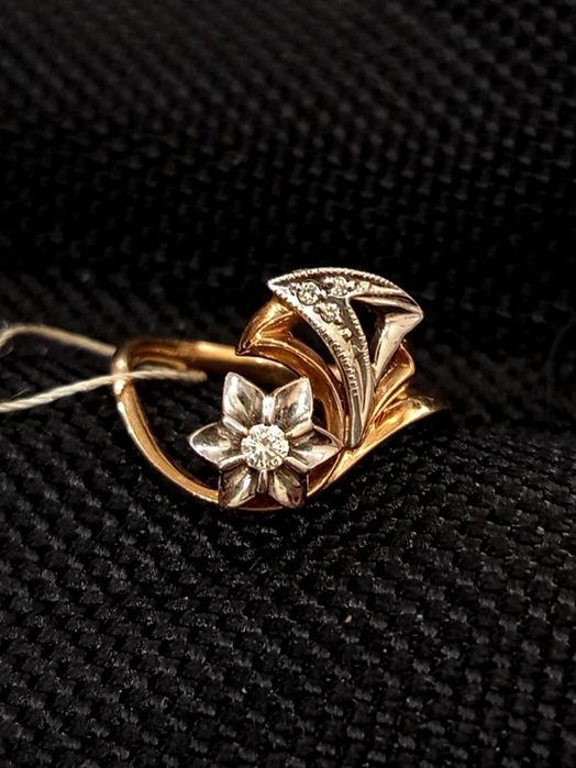 Продам комплект кольцо и серёжки с бриллиантами