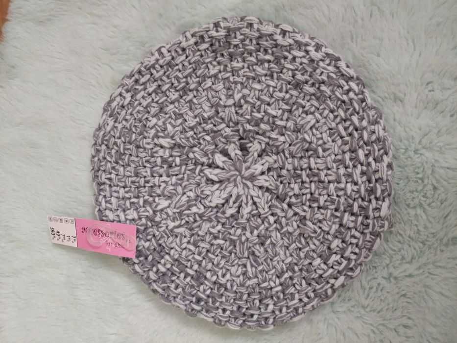 Nowy beret dla dziewczynki, rozmiar uniwersalny.