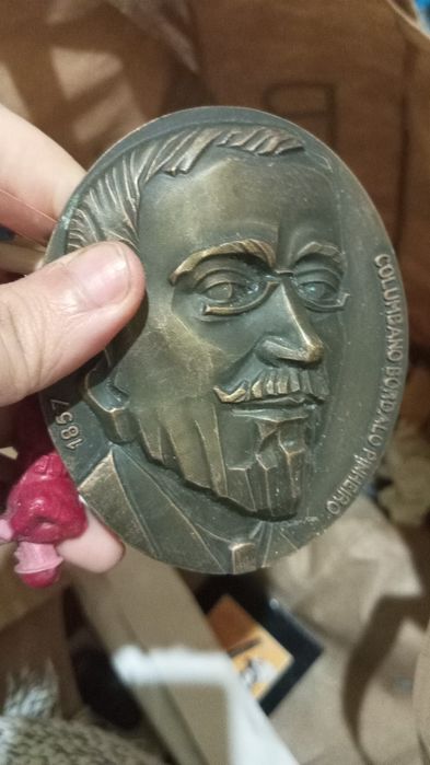 Medalha bordado pinheiro