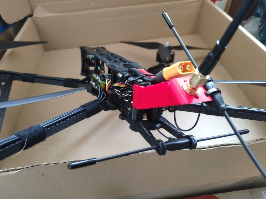 Дрон квадрокоптер 10 дюймів налаштований і облітаний на полігоні