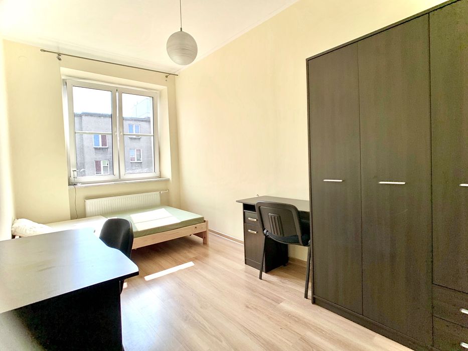 Big, bright room, Królewska street "Urzędnicza" tram stop