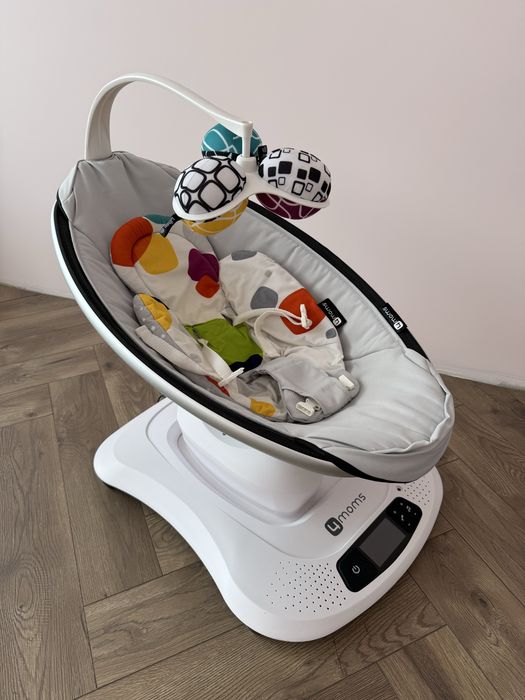 Заколисуючий центр 4moms