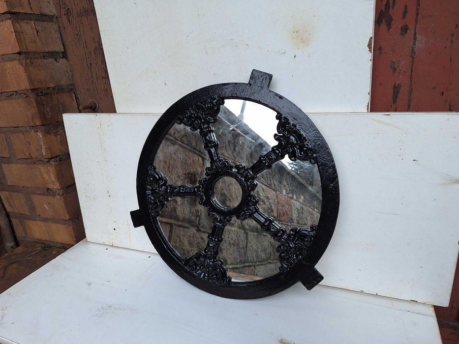 stare okno żeliwne z lustrem