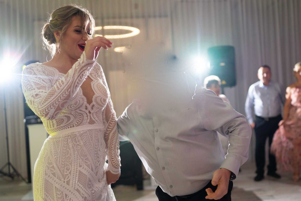 Koronkowa suknia ślubna