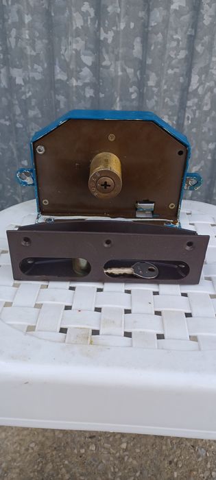 Vendo esta fechadura