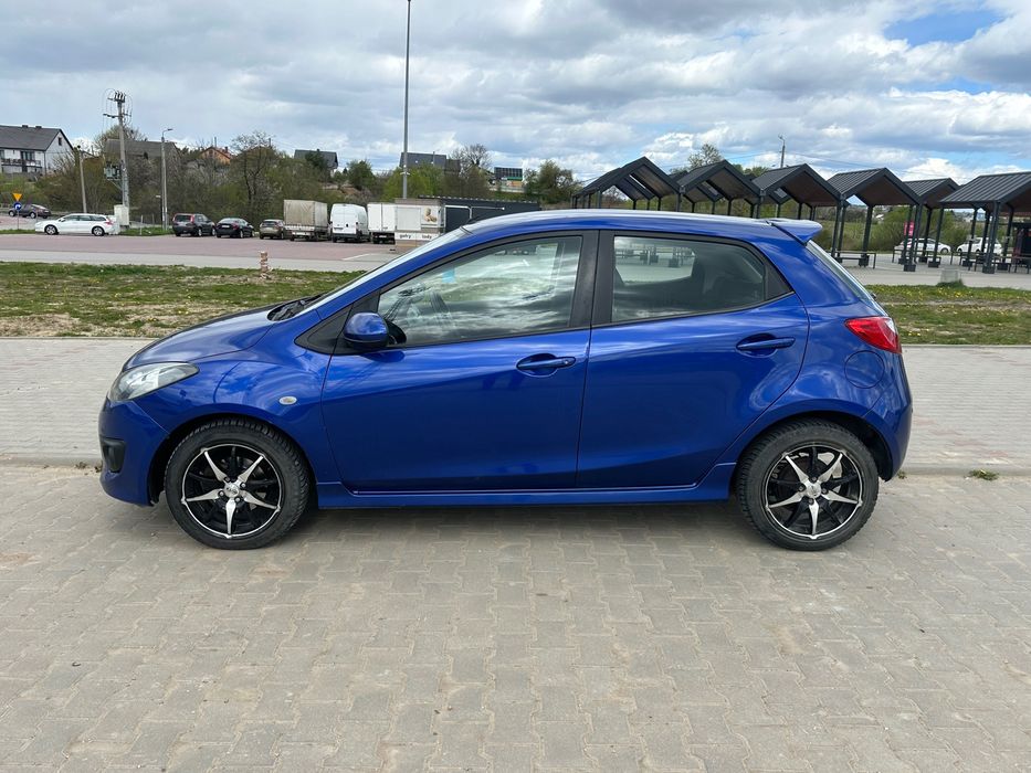 Samochód Mazda 2